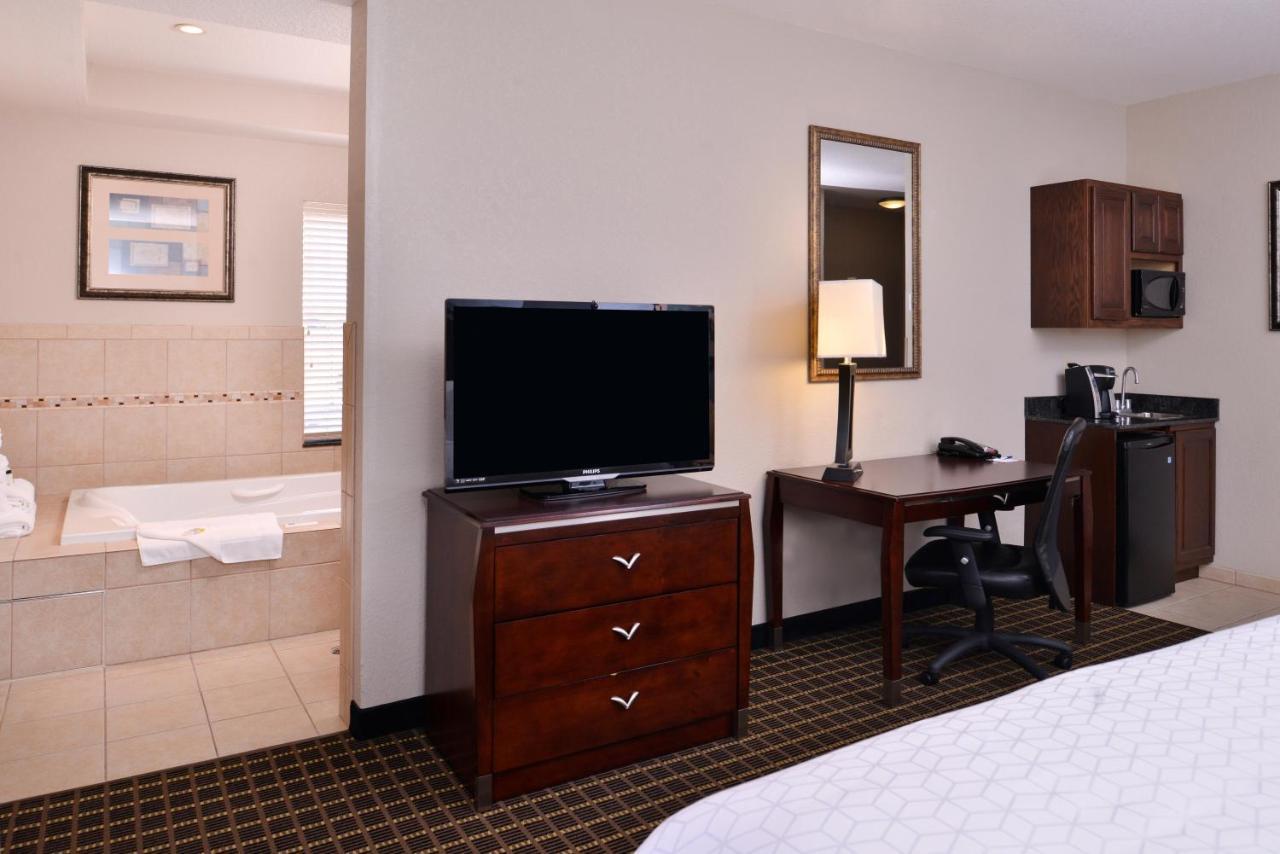 Holiday Inn Express & Suites Pittsburg By Ihg Exterior foto