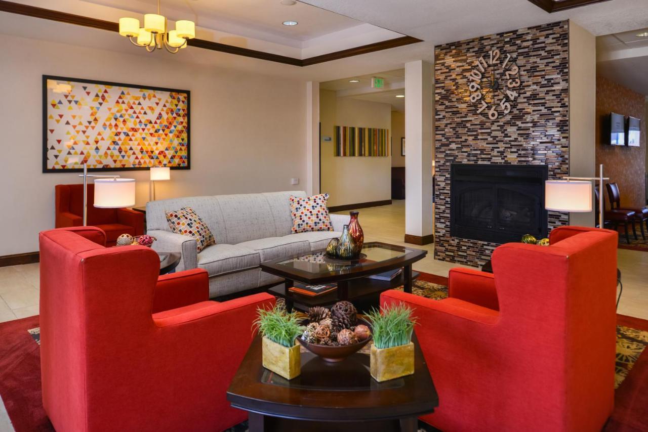 Holiday Inn Express & Suites Pittsburg By Ihg Exterior foto