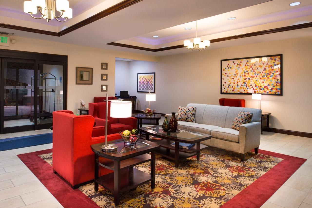 Holiday Inn Express & Suites Pittsburg By Ihg Exterior foto
